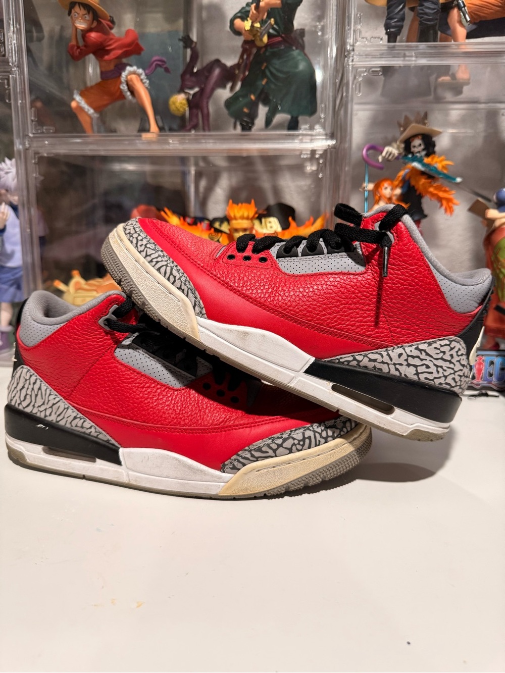 Jordan Men 9.5 Red and Gray Retro Basketball Sneakers